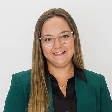 A headshot of Robyn Machaud.